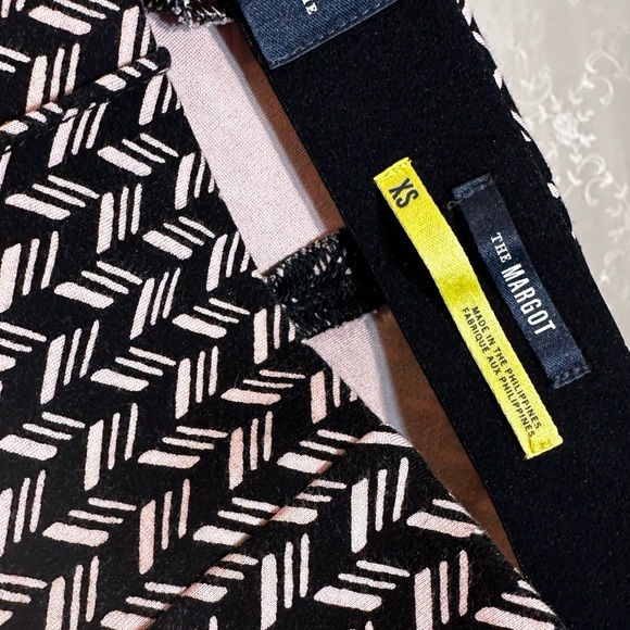 Maeve by Anthropologie The Margot Pants Black Pink Geometric Print Size XS - Picture 4 of 5